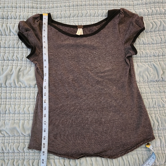 We the Free Scoop Neck Striped T-shirt Size Medium - EUC - Picture 4 of 6